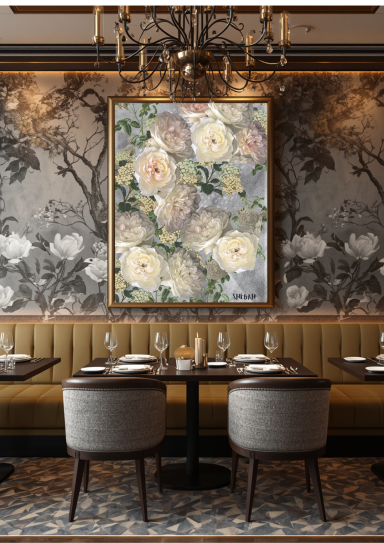 Salle à manger élégante avec des chaises en velours et un tableau floral accroché au mur.