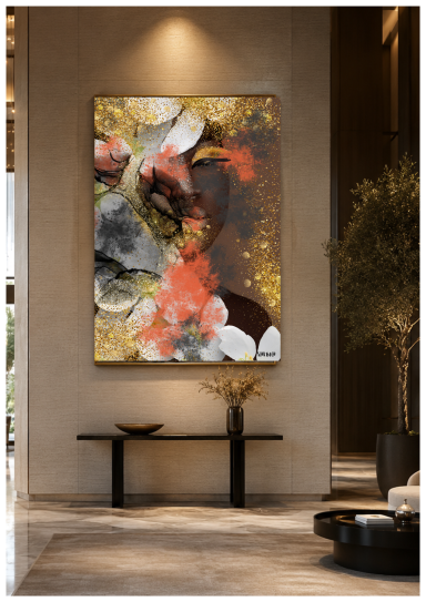 Œuvre abstraite colorée avec des fleurs, accrochée sur un mur dans un espace moderne.